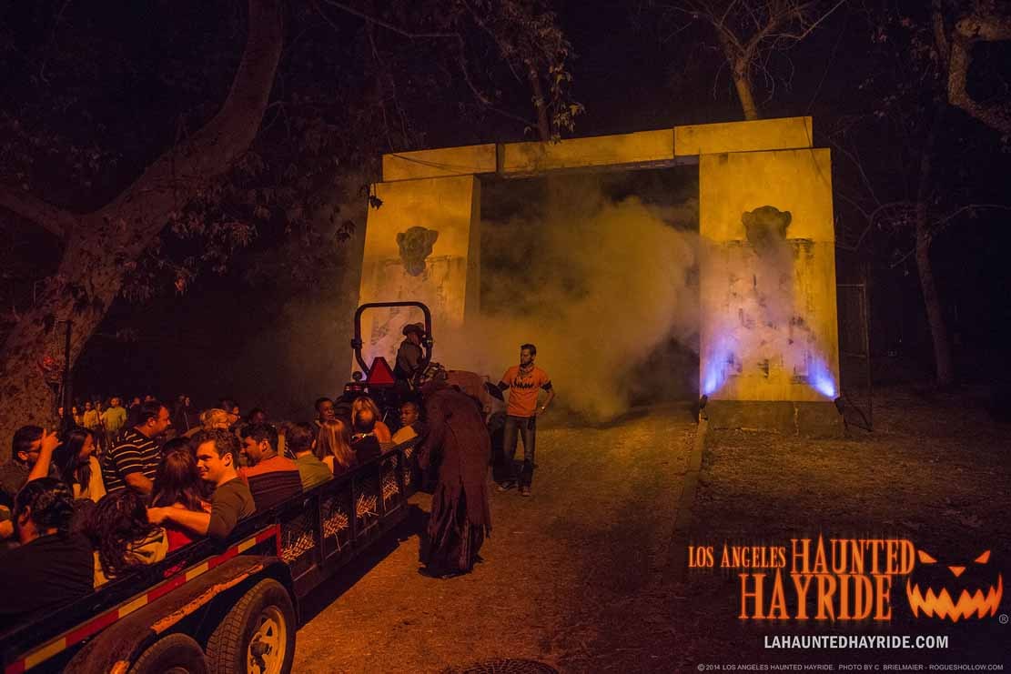 Hayride-Gate-with-tractor